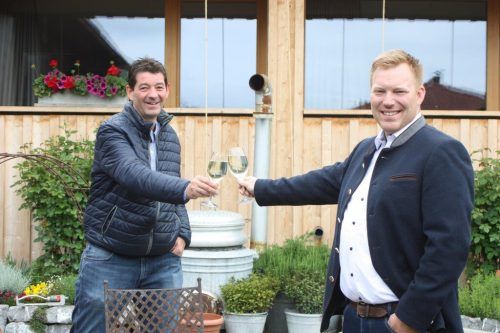Roland Vith (Rankweiler Hof) und Marcel Herburger (Mohren) bieten weiterhin täglich ein Mittagsmenü für die Rankler zum Abholen.  knobel