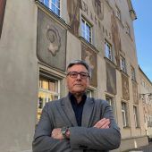 Von verkürzten Schlagworten auf Plakaten und weiblicher Regentschaft