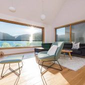 Fenster mit Sonnenschutz versehen