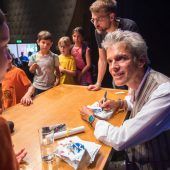 Buch am Bach ab Dienstag online