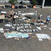 Klimaprotest mit Schildermeer