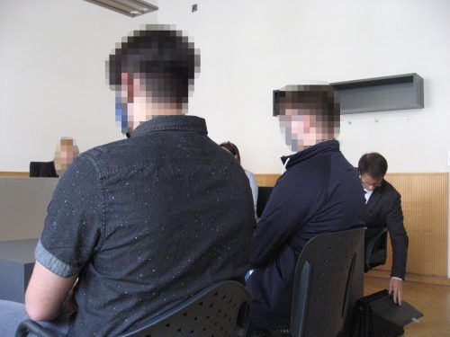 Vor Gericht zeigten sich die beiden Computerfreaks am Donnerstag schüchtern und zugeknöpft.  EC