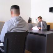 Angespuckt und Bein gebrochen