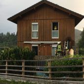 Wasserpfeife setzt Hausfassade in Brand