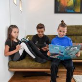 Buch am Bach online im Wohnzimmer ansehen. »BEILAGE