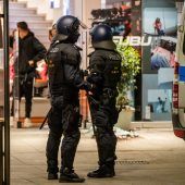 Erschütterung über Chaos und Ausschreitungen in Stuttgart. »A2, 3