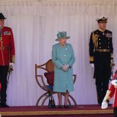 Offizieller Geburtstag der Queen mit kleinerer Militärparade