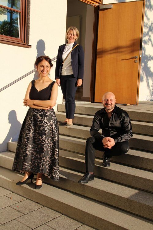 Alexandr Karakhanyan und Gayane Mirzoyan mit Gudrun Petz-Bechter. HE