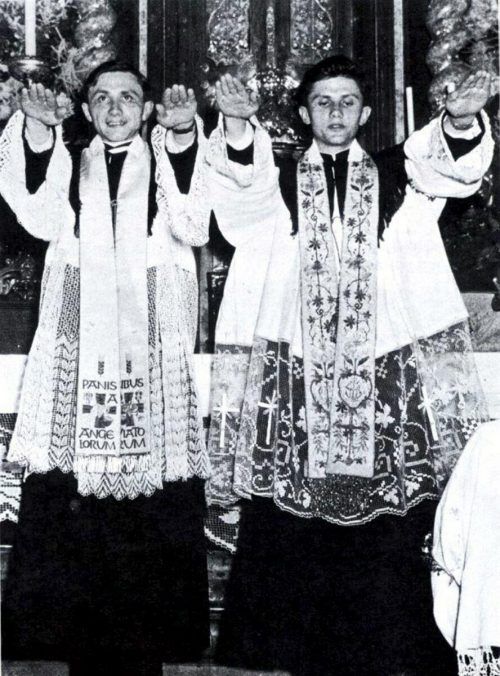 Am 29. Juni 1951 wurden Georg und Joseph Ratzinger im Freisinger Dom zu Priestern geweiht.