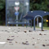 Autos störten: Frau verstreute Glasscherben auf dem Parkplatz