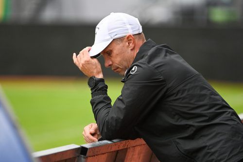 Austria Lustenaus Interimstrainer Tamas Tiefenbach grübelt wohl schon darüber, wie er mit seinem Team gegen Liefering bestehen kann. Gepa