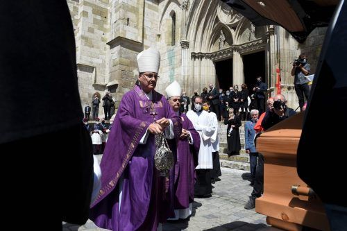 Bei einem feierlichen Requiem im Regensburger Dom haben Kirchenvertreter und Weggefährten am Mittwoch Abschied von Georg Ratzinger genommen. AFP