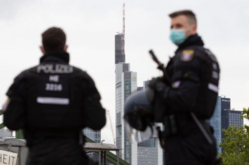 Bei Krawallen kam es zu massiver Gewalt gegen Polizeibeamte.  AFP