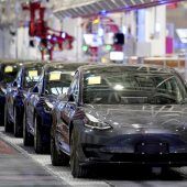 Tesla plant mit bis zu 10.500 Beschäftigten für neue Fabrik