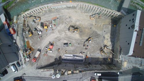 Das Gemeindezentrum ist im Bau, die Sorgen der Händler groß. Hassler