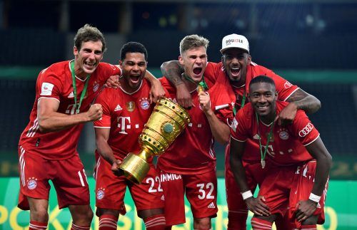 David Alaba und seine Kollegen ließen es nach dem Pokalsieg über Leverkusen so richtig krachen – und danach ging es gleich in den Kurzurlaub. reuters