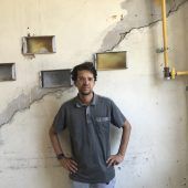 Staffelübergabe in alter Fabrik