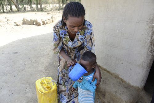 Den Familien in Äthiopien mangelt es an Wasser und Nahrungsmitteln. caritas