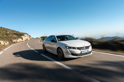 Der Peugeot 508 Plug-in-Hybrid mit 225 PS. Als Limousine und auch als Kombi.