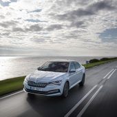 Das Flaggschiff hisst elektrisch die Fahne