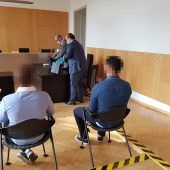Opfer von Schlägerei unter Heizstrahler eingeklemmt