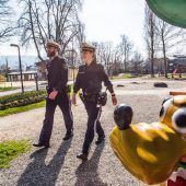 Mädchen unsittlich berührt