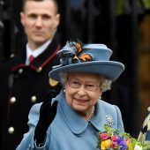 Die Queen verkauft Gin