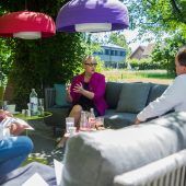 Neos-Klubobfrau Sabine Scheffknecht eröffnet den Gesprächsreigen. »A6