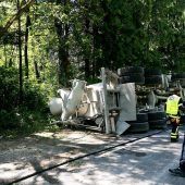 Lkw kippt um