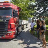 Protest von Anrainern mehrerer Wohnstraßen gegen Schwerverkehr in Altach. »a5