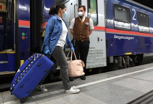 Im Mai gab es auf Grund der Reisebeschränkungen Korridorzüge für Pflegerinnen. APA