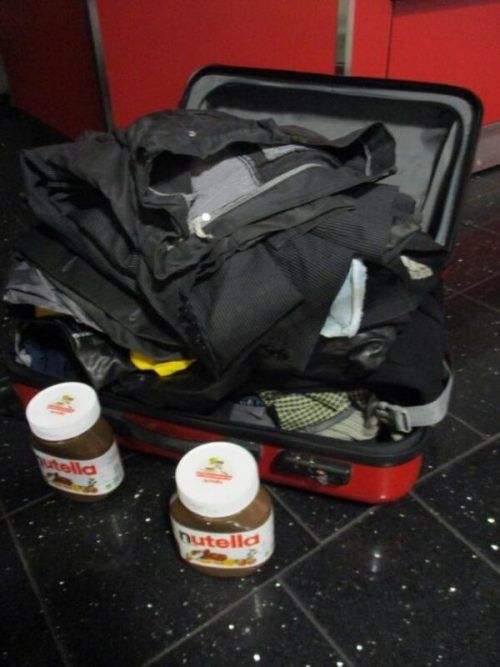 Im überfüllten Koffer war kein explosiver Inhalt zu entdecken.  Flughafenpolizei