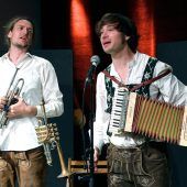 Zu Fuß mit Alphorn, Trompete und Tuba, das geht