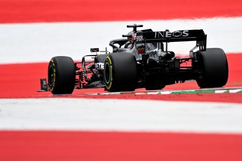 Lewis Hamilton steuerte in Spielberg den Mercedes-Boliden am ersten Trainingstag der neuen Formel-1-Saison zwei Mal zur Bestzeit. apa