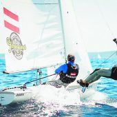 Segler suchen die richtige Welle