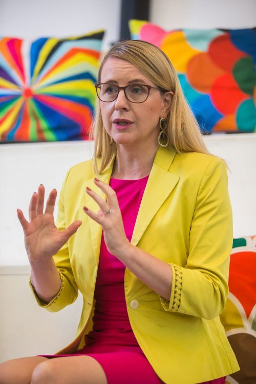 Ministerin Margarete Schramböck will die Eigenkapitalsituation von Betrieben stärken.  VN/Steurer