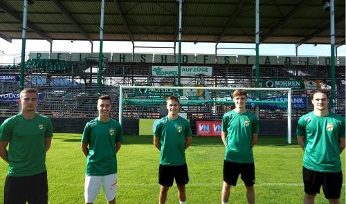 Neues Quinetett bei den Austria Amateuren, von links: Mark Vogel, Florian Ibraimi, Raul Peter Marte, David Ljevar und Fabian Unterrainer. Verein
