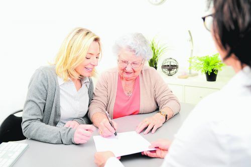 Planung Wer den Familienfrieden auch nach seinem Ableben gerne gewahrt haben möchte, sorgt bereits zu Lebzeiten vor und regelt die Verteilung des Besitzes. Sinnvoll ist eine seriöse und neutrale Beratung durch Experten.Foto: shutterstock