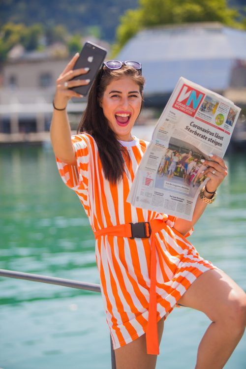 Sich mit den VN in Szene setzen und Gutscheine gewinnen: Christina aus Bregenz taucht am Bodensee in den Sommer ein.  VN/Steurer
