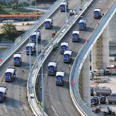 Erste Fahrzeuge testeten neue Brücke von Genua