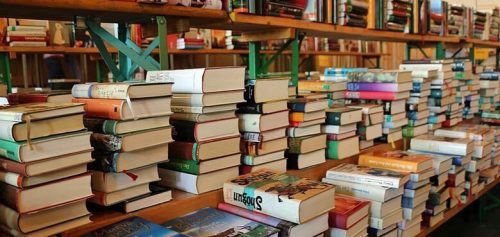 Um gegebenen Ausfällen entgegenzuwirken, findet der Bürser Bücherflohmarkt über den ganzen Sommer hinweg statt.  Pfarre Bürs