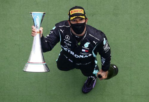 Ungarn-Sieger Lewis Hamilton war bei seinem Erfolg am Hungaroring in einer eigenen Liga unterwegs. Nach seiner 90. Karriere-Pole-Position fuhr er zum Sieg. ap