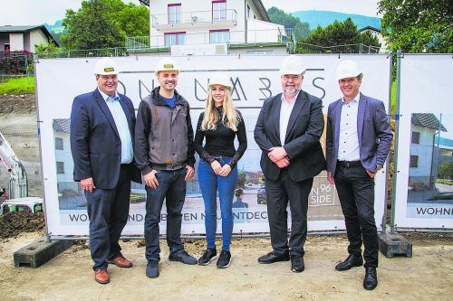 V. l.: Gert Wiesenegger, Tobias und Kerstin Klien (Expose Immobilien), Bgm. Werner Müller, Joe Welte (INSIDE96).