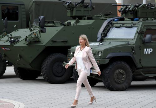 Verteidigungsministerin Klaudia Tanner hat am Donnerstag ein Investitionspaket für die Miliz angekündigt. APA