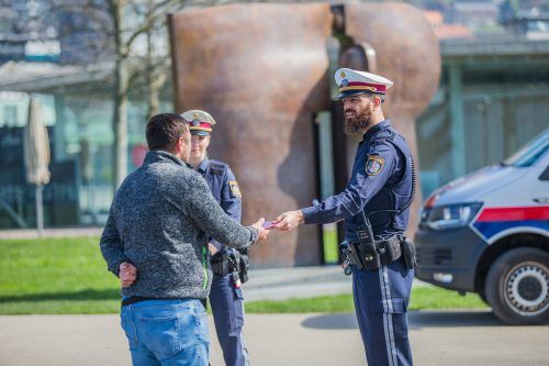 Vor allem zu Beginn der Krise wurde viel gestraft. Die eigentlichen Gesetze waren oft unklar. VN/Steurer