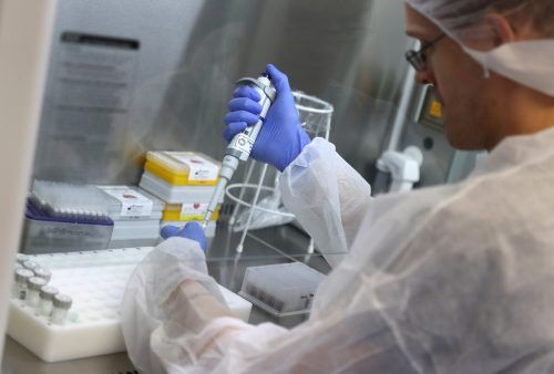 Seit Ausbruch der Krankheit in Österreich haben mehr als 20.000 Menschen von einem positiven Corona-Testergebnis erfahren. reuters