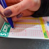 Anonyme Lottogewinnerin aus Vorarlberg verrät ihre Ziele und Wünsche. »A4