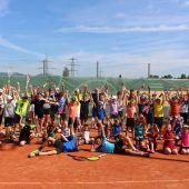 Nachwuchs jagte den gelben Ball