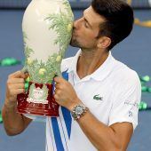 Djokovic siegt und sorgt für Unruhe