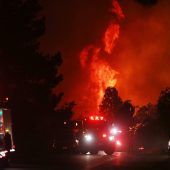 Riesen-Buschbrand treibt viele Menschen in die Flucht